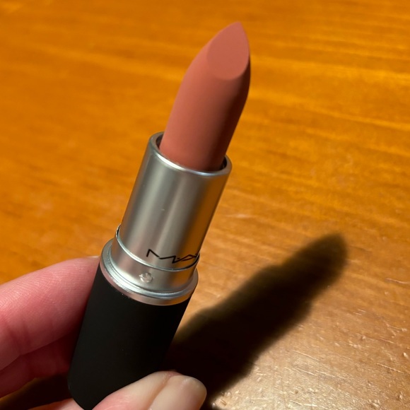 MAC Powder Kiss Lipstick Mull It Over - Picture 7 of 16